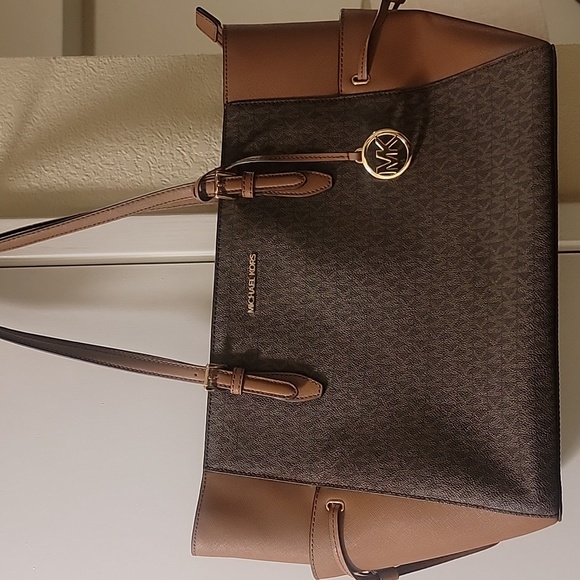 Michael kors big tote shop